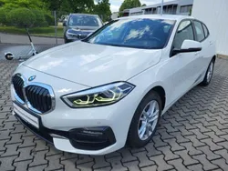 Weiss Gebraucht 2021 BMW 118 Sport Line Kleinwagen | 22.449 € (Guter Preis)