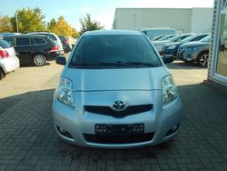 Silber Gebraucht 2010 Toyota Yaris Cool Kleinwagen | 3.900 € (Fairer Preis)