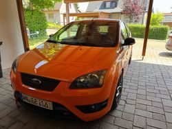 Orange Gebraucht 2006 Ford Focus ST Limousine | 8.499 € (Etwas zu teuer)