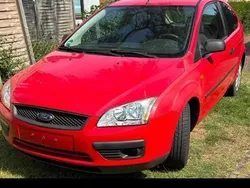 Rot Gebraucht 2005 Ford Focus Kleinwagen | 450 €
