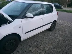 Weiß Gebraucht 2009 Skoda Fabia Kleinwagen | 2.000 € (Fairer Preis)