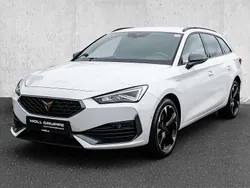 Weiß Gebraucht 2022 Cupra Leon Kombi | 24.460 € (Guter Preis)