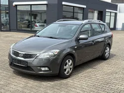 Grau Gebraucht 2011 Kia Ceed Limousine | 2.890 € (Guter Preis)