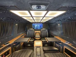 Schwarz Gebraucht 2023 Mercedes V300 Van / Kleinbus | 178.900 €