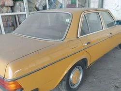 Gelb Gebraucht 1980 Mercedes 240 Limousine | 10.000 €