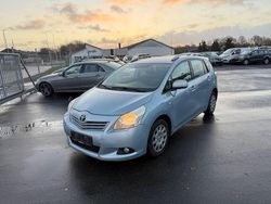 Blau Gebraucht 2010 Toyota Verso Life Van / Kleinbus | 2.800 € (Fairer Preis)