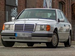 Weiß Gebraucht 1992 Mercedes E250 Limousine | 7.400 €