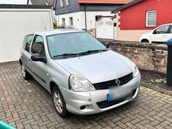 Silber Gebraucht 2009 Renault Clio II Kleinwagen | 1.650 €