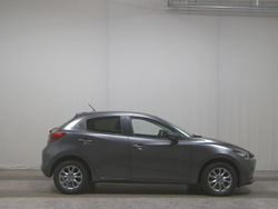 Grau Gebraucht 2021 Mazda 2 Limousine | 15.380 € (Guter Preis)