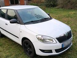 Weiß Gebraucht 2011 Skoda Fabia Limousine | 2.600 € (Guter Preis)