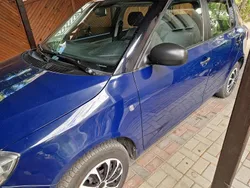 Blau Gebraucht 2014 Skoda Fabia Kleinwagen | 5.000 €
