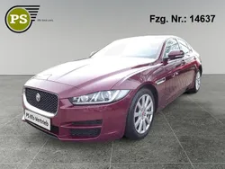 Rot Gebraucht 2016 Jaguar XE Pure Limousine | 6.480 € (Superpreis)