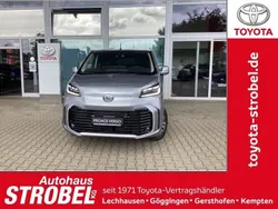 Silver metallic Neu 2025 Toyota Proace Verso Lounge Kombi | 54.980 € (Teuer)