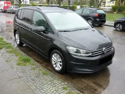 Schwarz Gebraucht 2018 VW Touran Comfortline Van / Kleinbus | 15.000 € (Teuer)