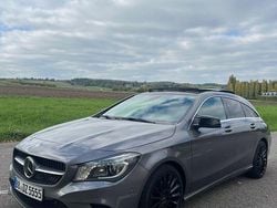 Grau Gebraucht 2015 Mercedes CLA220 Shooting Brake Urban Kombi | 15.500 € (Fairer Preis)