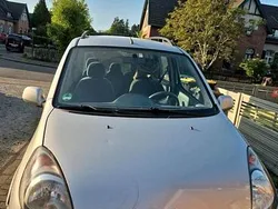 Grau Gebraucht 2001 Toyota Yaris Kleinwagen | 1.999 €