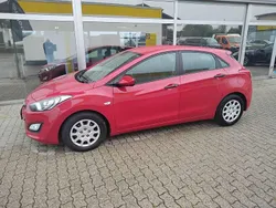 Rot Gebraucht 2013 Hyundai i30 Trend Limousine | 6.990 € (Guter Preis)