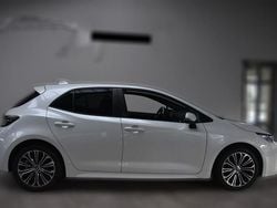 Weiß metallic Gebraucht 2022 Toyota Corolla Hybrid Team | 21.560 € (Guter Preis)