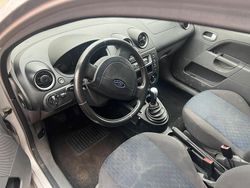 Grau Gebraucht 2002 Ford Fiesta Kleinwagen | 850 € (Guter Preis)