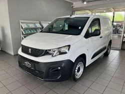 Lackierung weiss icy/typ a Gebraucht 2023 Peugeot Partner Van / Kleinbus | 15.990 € (Fairer Preis)