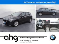 Black sapphire metallic Gebraucht 2023 BMW 225 Active Tourer Sport Line Van / Kleinbus | 28.830 € (Guter Preis)
