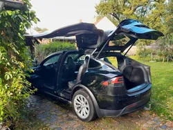Schwarz Gebraucht 2019 Tesla Model X SUV | 31.900 €