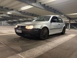 Silber Gebraucht 2001 VW Golf IV Kleinwagen | 1.000 € (Guter Preis)
