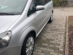 Silber Gebraucht 2007 Opel Zafira Van / Kleinbus | 3.500 € (Fairer Preis)