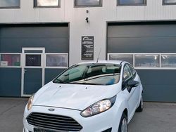 Weiß Gebraucht 2015 Ford Fiesta Kleinwagen | 6.490 € (Teuer)