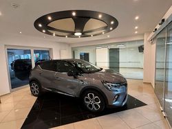 Grau Gebraucht 2022 Renault Captur SUV | 21.100 € (Etwas zu teuer)