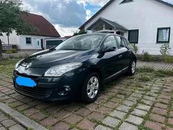 Grau Gebraucht 2011 Renault Mégane III Limousine | 3.799 € (Fairer Preis)