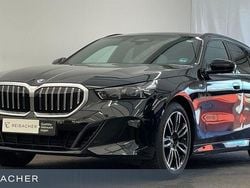 Saphirschwarz metallic Gebraucht 2025 BMW 520 Comfort Edition Kombi | 46.199 € (Fairer Preis)