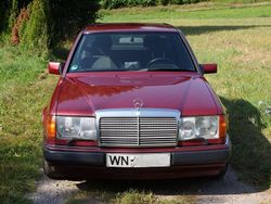 Rot Gebraucht 1991 Mercedes E260 Limousine | 6.990 €