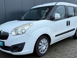 Weiß Gebraucht 2012 Opel Combo Van / Kleinbus | 4.999 € (Fairer Preis)