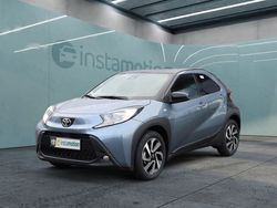 Grau Gebraucht 2024 Toyota Aygo Team Kleinwagen | 18.089 € (Etwas zu teuer)