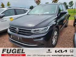 Deep black perleffekt Gebraucht 2023 VW Tiguan Active SUV | 23.999 € (Superpreis)