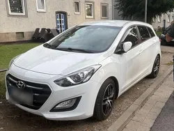 Weiß Gebraucht 2015 Hyundai i30 Classic Kombi | 8.500 € (Fairer Preis)