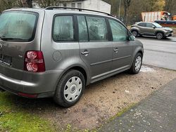 Grün Gebraucht 2008 VW Touran Van / Kleinbus | 4.400 € (Fairer Preis)