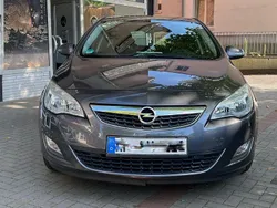 Grau Gebraucht 2010 Opel Astra Edition Limousine | 5.800 € (Teuer)