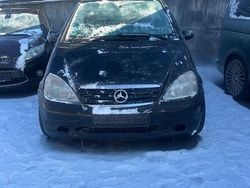 Schwarz Gebraucht 2000 Mercedes A190 Elegance Van / Kleinbus | 800 € (Superpreis)