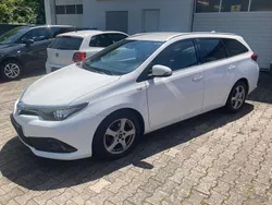 Weiß Gebraucht 2017 Toyota Auris Touring Sports Edition-S Kombi | 7.990 € (Guter Preis)