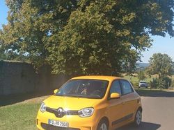 Gelb Gebraucht 2021 Renault Twingo LIMITED Kleinwagen | 10.150 € (Fairer Preis)