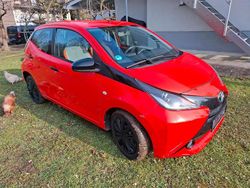Rot Gebraucht 2014 Toyota Aygo Kleinwagen | 5.200 € (Fairer Preis)