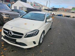Weiß Gebraucht 2016 Mercedes 180 Limousine | 10.999 €