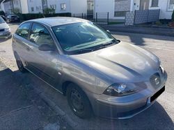 Grau Gebraucht 2003 Seat Ibiza Kleinwagen | 1.300 € (Etwas zu teuer)