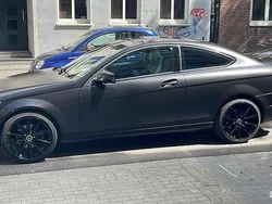 Schwarz Gebraucht 2011 Mercedes 220 Coupé | 17.700 €