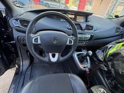 Schwarz Gebraucht 2011 Renault Scénic III Bose Edition Van / Kleinbus | 5.400 €