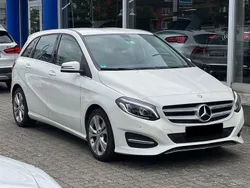 Weiß Gebraucht 2016 Mercedes B180 Van / Kleinbus | 16.500 € (Fairer Preis)