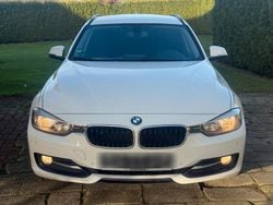 Weiß Gebraucht 2014 BMW 320 Sport Line Kombi | 8.249 € (Superpreis)