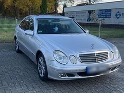 Grau Gebraucht 2004 Mercedes E200 Limousine | 1.700 €